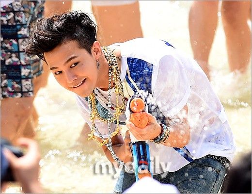 權(quán)志龍 權(quán)志龍