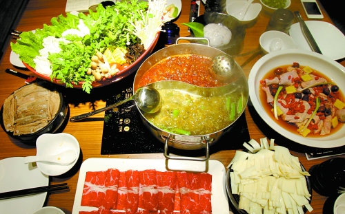 山西火鍋店爆炸事件后，鄭州用電磁爐的火鍋店生意火爆。