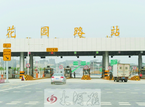 剛剛開(kāi)通的花園路站車(chē)流稀少