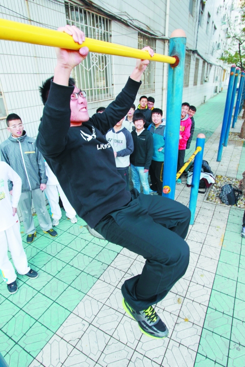 對(duì)于對(duì)外開放體育設(shè)施的學(xué)校，市民滿懷期待。