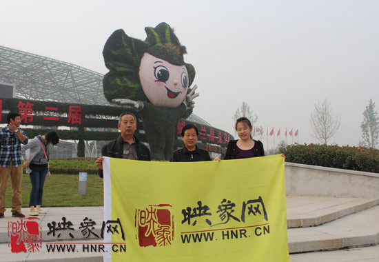 “溫馨九九重陽節(jié) 陪著父母去游園”活動(dòng)圓滿舉行 “溫馨九九重陽節(jié) 陪著父母去游園”活動(dòng)圓滿舉行