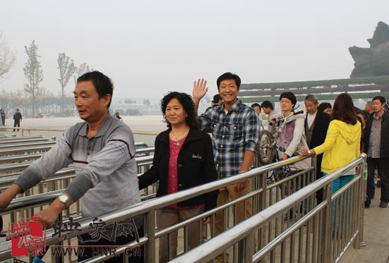 “溫馨九九重陽節(jié) 陪著父母去游園”活動(dòng)圓滿舉行 “溫馨九九重陽節(jié) 陪著父母去游園”活動(dòng)圓滿舉行