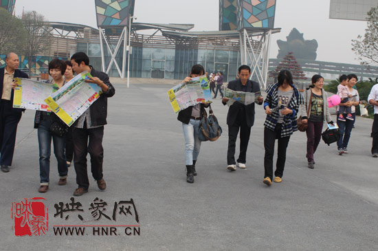 “溫馨九九重陽節(jié) 陪著父母去游園”活動(dòng)圓滿舉行 “溫馨九九重陽節(jié) 陪著父母去游園”活動(dòng)圓滿舉行