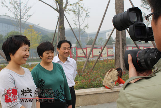 “溫馨九九重陽節(jié) 陪著父母去游園”活動(dòng)圓滿舉行 “溫馨九九重陽節(jié) 陪著父母去游園”活動(dòng)圓滿舉行