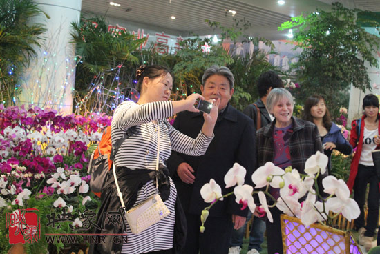 “溫馨九九重陽節(jié) 陪著父母去游園”活動(dòng)圓滿舉行 “溫馨九九重陽節(jié) 陪著父母去游園”活動(dòng)圓滿舉行