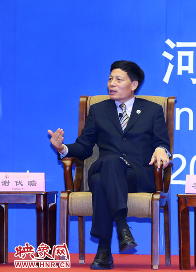 河南省省長(zhǎng)謝伏瞻描述河南經(jīng)濟(jì)發(fā)展的兩大“抓手”