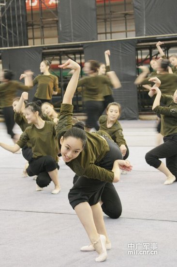 國防大學(xué)教授：文工團(tuán)被妖魔化 文藝兵有存在必要