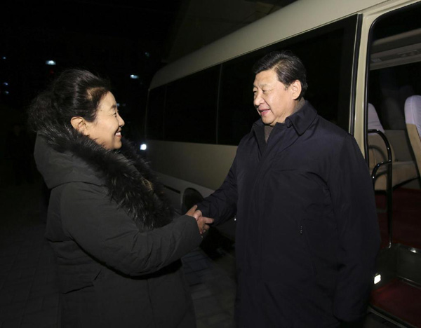 習(xí)近平27日晚看望了牛玉儒同志家屬。