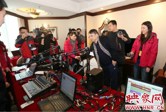 朱夏炎視察映象網(wǎng)全國(guó)兩會(huì)北京演播室 寄語(yǔ)爭(zhēng)做第一 朱夏炎視察映象網(wǎng)全國(guó)兩會(huì)北京演播室 寄語(yǔ)爭(zhēng)做第一