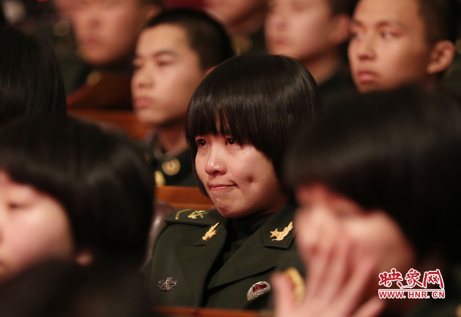 現(xiàn)場(chǎng)觀眾感動(dòng)落淚。 現(xiàn)場(chǎng)觀眾感動(dòng)落淚。