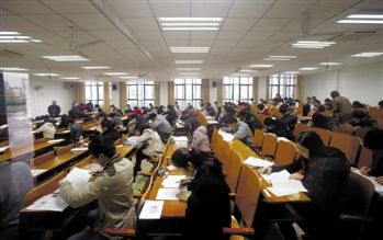 招考報(bào)考人數(shù)雙降 招考報(bào)考人數(shù)雙降