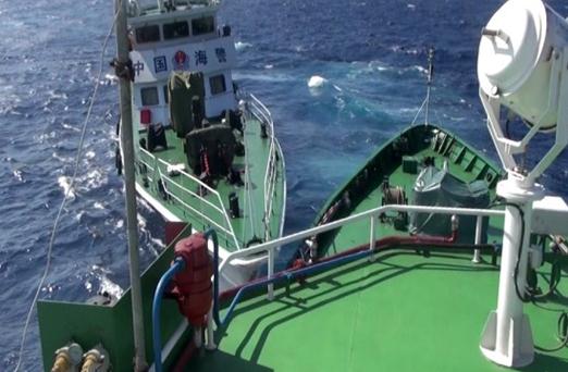 越南拍攝的中國(guó)?？樟α孔o(hù)衛(wèi)981鉆井平臺(tái)。