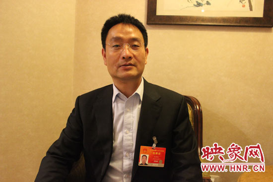 全國(guó)人大代表、輝縣市張村鄉(xiāng)裴寨社區(qū)黨總支書(shū)記裴春亮