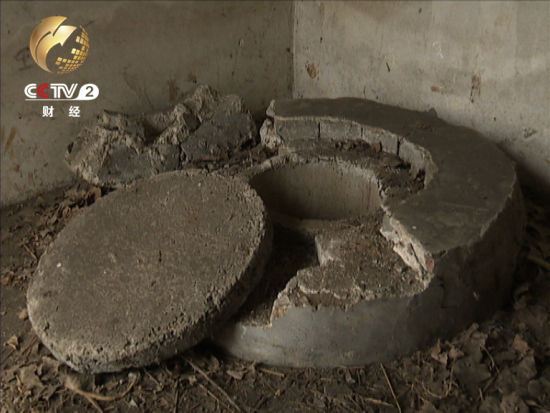 2013年一場嚴重的干旱席卷馬振撫鄉(xiāng)村里的井卻打不出水來村民們種植的水稻損失嚴重 2013年一場嚴重的干旱席卷馬振撫鄉(xiāng)村里的井卻打不出水來村民們種植的水稻損失嚴重