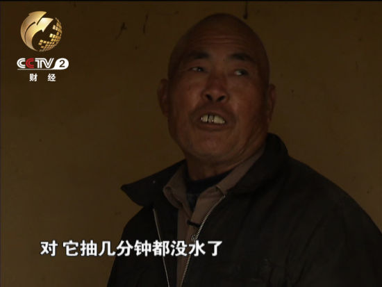 即使是有水的水井也并不能使用劉克升告訴記者這些有水的水井水量都太小抽不了幾分鐘就沒水了 即使是有水的水井也并不能使用劉克升告訴記者這些有水的水井水量都太小抽不了幾分鐘就沒水了