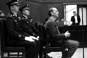 昨天，北京市二中院公開審理了劉軍誼受賄案，現(xiàn)場有上百人參加旁聽。首席攝影記者 吳寧/攝