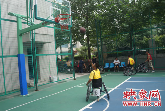 認(rèn)真訓(xùn)練中的秦旭磊