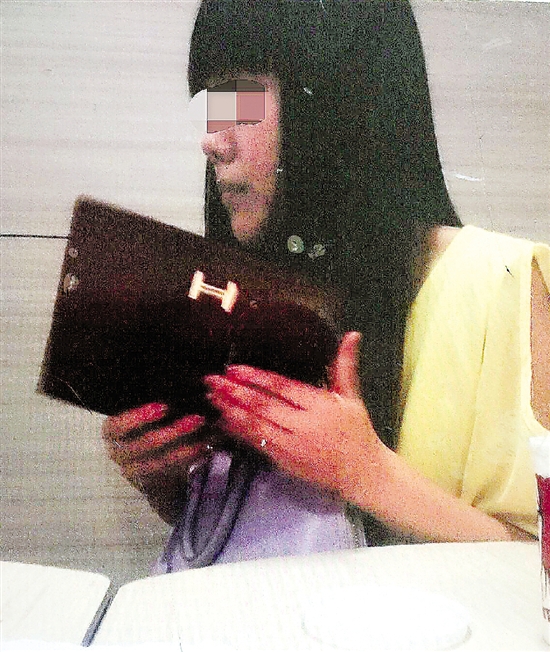 小王的女朋友小劉。