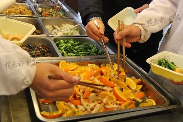 大學(xué)食堂現(xiàn)神級“黑暗料理”：橙子炒肉