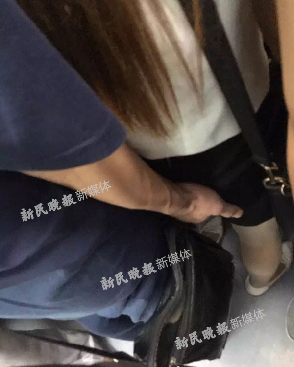 網(wǎng)曝地鐵四號(hào)線(xiàn)再現(xiàn)色狼 拍照者:盼當(dāng)事人不再沉默 網(wǎng)曝地鐵四號(hào)線(xiàn)再現(xiàn)色狼 拍照者:盼當(dāng)事人不再沉默