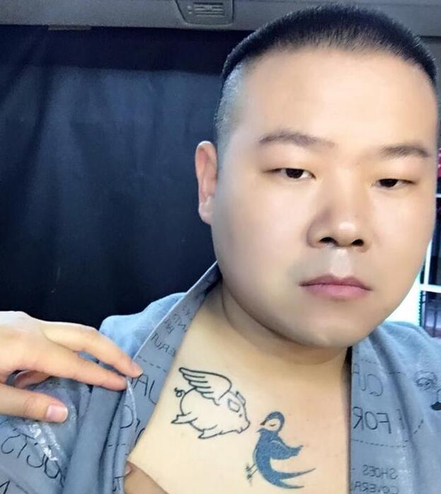 岳云鵬泡澡欣賞美景 驚然發(fā)現未拉窗簾