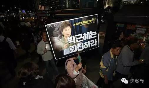 停不下來(lái)！這是韓國(guó)人民送給樸總統(tǒng)的《下臺(tái)歌》