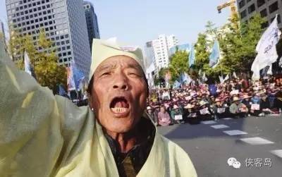 停不下來(lái)！這是韓國(guó)人民送給樸總統(tǒng)的《下臺(tái)歌》