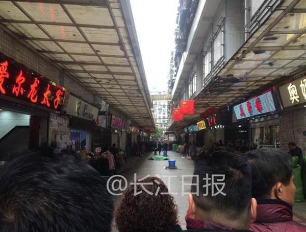 案發(fā)現場 微博@長江日報 圖