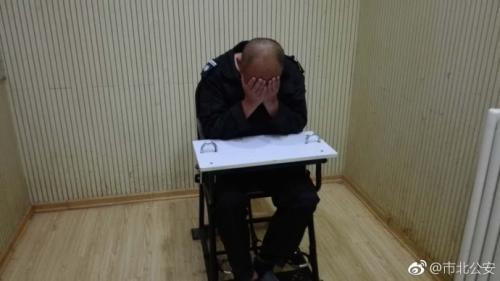  打人男子。圖片來(lái)源：青島市公安局市北分局官方微博