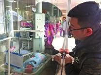 罕見(jiàn)！女子早產(chǎn)4胞胎全是女孩 最輕的僅0.7公斤