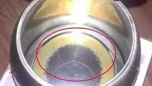 太惡心！女游客竟用酒店燒水壺煮自己的臟內(nèi)褲