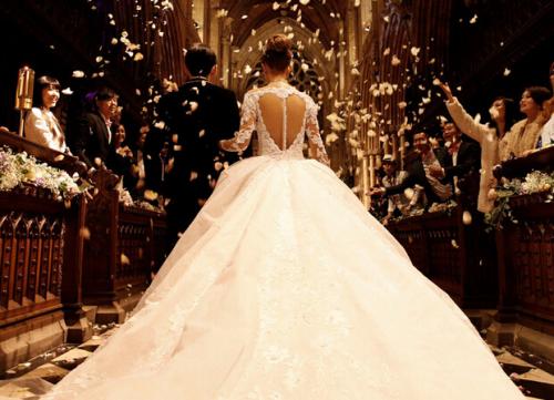 張馨予的婚紗成了淘寶爆款，知道價(jià)格后讓人大跌眼鏡！