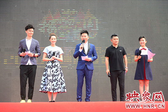 電視臺主持人與電臺主播搭檔主持，讓人耳目一新