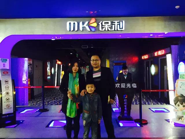 再來看兩個(gè)萌娃，表情都好有戲！