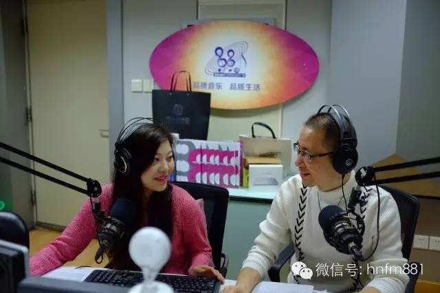 新聞先生凱文和新聞小姐李江也陪伴大家一同跨年！