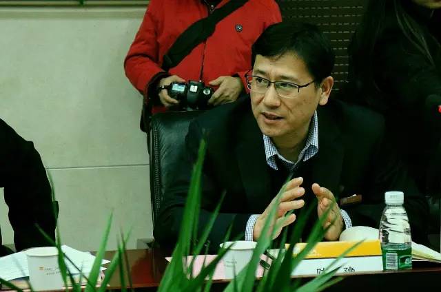 互動結(jié)束后華潤燃氣的陳豫總也對各位達人們提出的問題一一作出解答，可是讓大家伙兒們相當滿意呢！