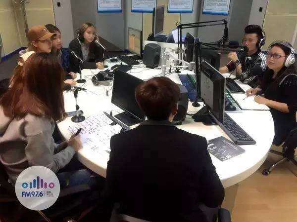 正式直播的時(shí)候，美少女們都非常認(rèn)真哦！