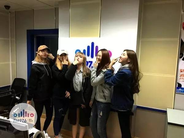 豬鼻行動(dòng)！預(yù)備……按！長腿妹妹都是天然美女哦！