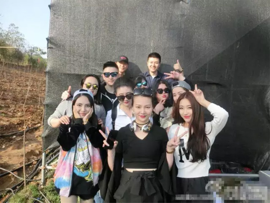 能認(rèn)出幾位超女？王佳月和其他兩位超女本周就要前往長沙咯