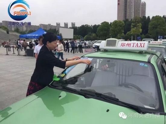 省文明辦專職副主任張曼如，對(duì)愛(ài)心助考活動(dòng)的舉辦給予高度評(píng)價(jià)。