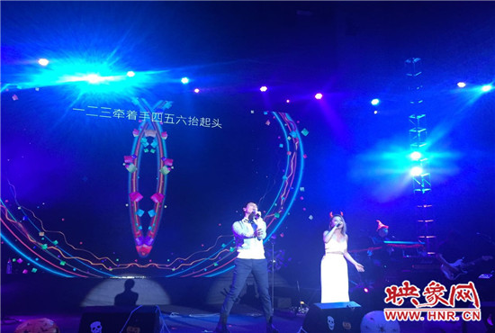 丁當現(xiàn)場分享了她的代表曲目，《猜不透》全場大合唱，歌手嚴爵充分展現(xiàn)創(chuàng)作型歌手的特點。