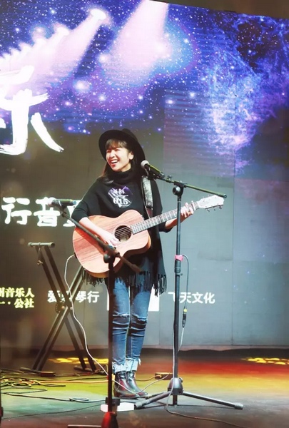 015號(hào) 閆雪瑞《雪瑞和亞楠》 015號(hào) 閆雪瑞《雪瑞和亞楠》