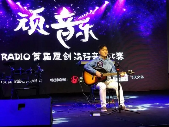 018號(hào)《她》 018號(hào)《她》