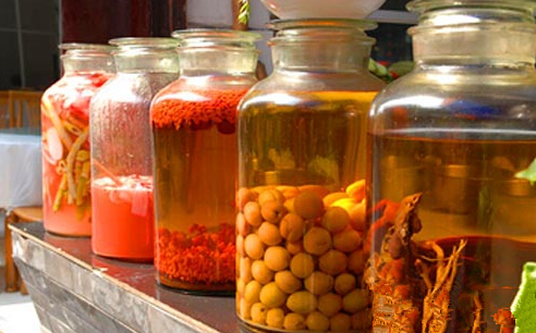 保健酒自泡有風(fēng)險 自動化釀酒技術(shù)顛覆傳統(tǒng) 保健酒自泡有風(fēng)險 自動化釀酒技術(shù)顛覆傳統(tǒng)