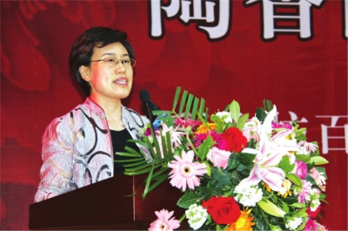 洛陽市委常委、組織部部長，洛陽市關(guān)心下一代工作委員會(huì)主任陳向平致辭