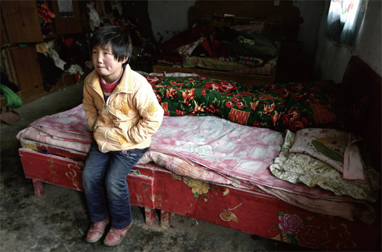 胡天格的家除了床鋪，再也看不到其他物件