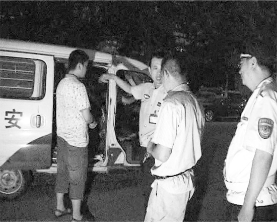 民警趕來協調“還錢”