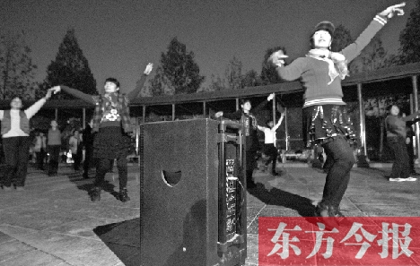 做到既讓跳舞的人有地方，又不影響他人休息，這才是化解矛盾的根本出路