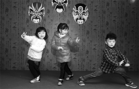 11月19日，鄭州市銘功路小學(xué)的金名劇場