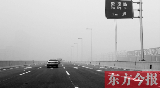 昨天上午，東方今報記者跟隨鄭州市交巡警部門，提前探路已具備通車條件的鄭州市三環(huán)快速路